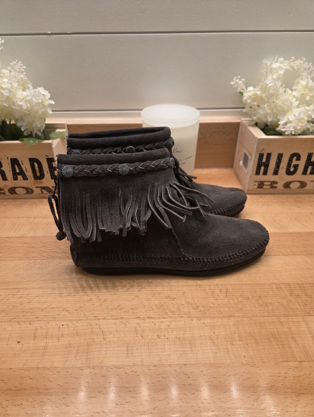 Minnetonka Women's Fringe/Braid Ankle Boots Gray Suede Back Zip Sz 7.5